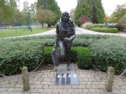 https://commons.wikimedia.org/wiki/File:%22The_Airman%22,_Kings_Hill_-_geograph.org.uk_-_4698258.jpg "The Airman", Kings Hill by Marathon, CC BY-SA 2.0 , via Wikimedia Commons CCTV installation in Kings hill by ITD Secure